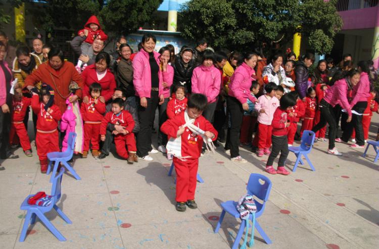 麻城市幼儿园召开2012年冬季运动会
