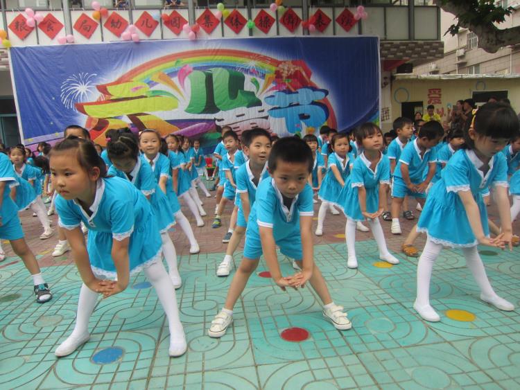 庆六一文艺汇演—集体舞表演-定远县粮食局幼儿园